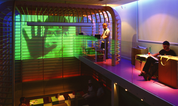 Découvrez les concepts de chambre design du HI hotel à Nice.