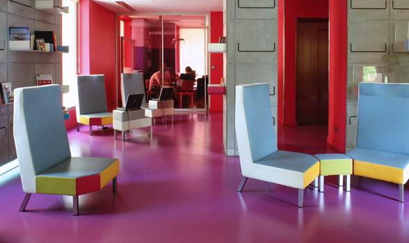 Découvrez les concepts de chambre design du HI hotel à Nice.