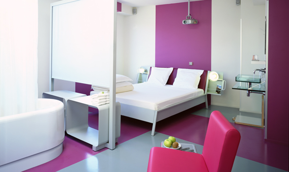 Découvrez les concepts de chambre design du HI hotel à Nice.